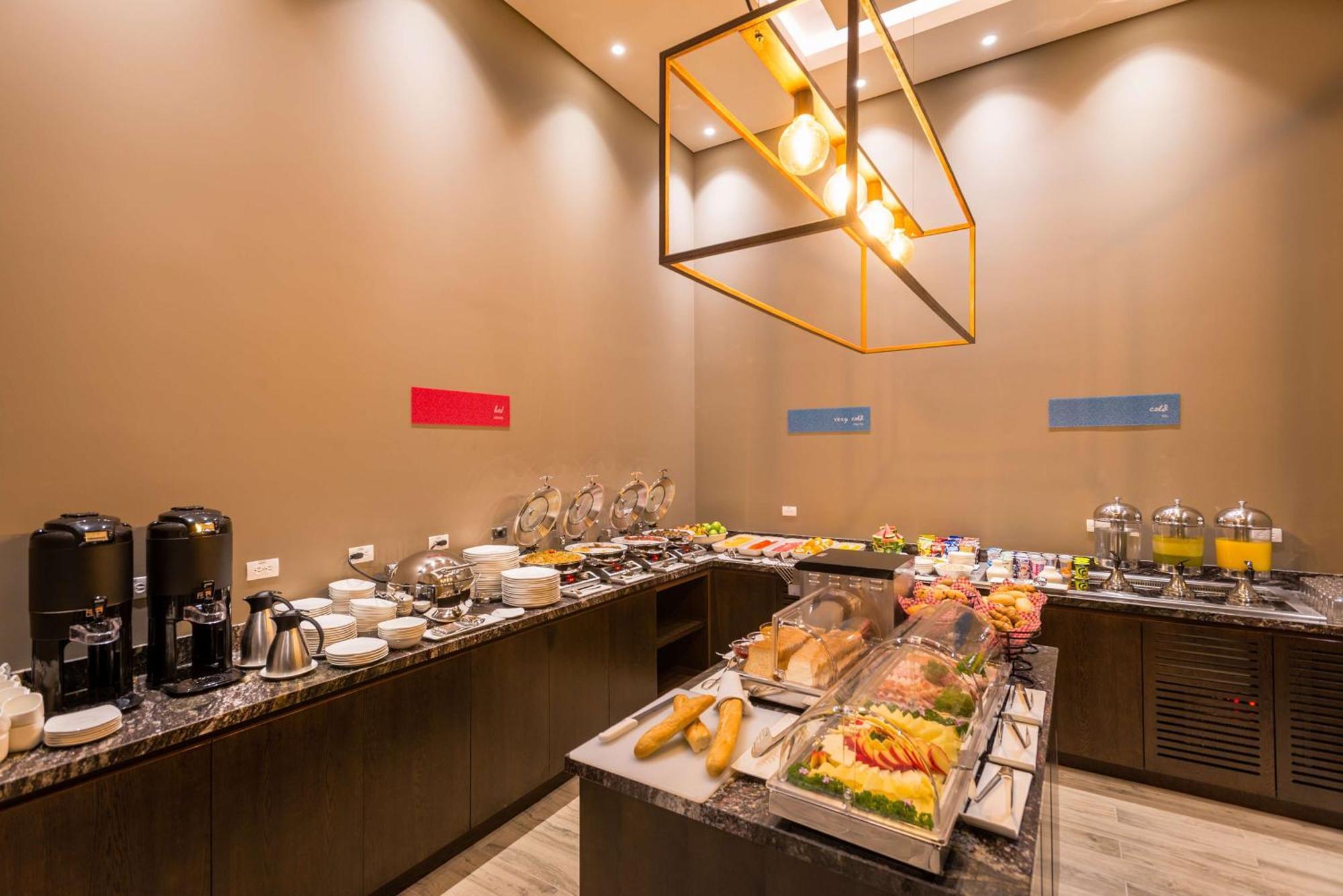 Hilton Garden Airport Hotel